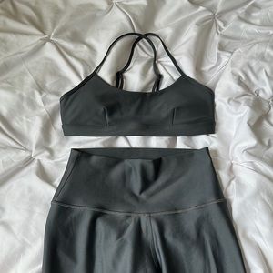 Alo Yoga Anthracite 7/8 high waist airlift leggings and airlift intrigue bra set